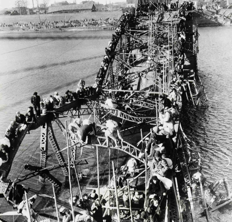 Max Desfor's Flight of Refugees Across Wrecked Bridge in Korea (1951 Pulitzer Prize)